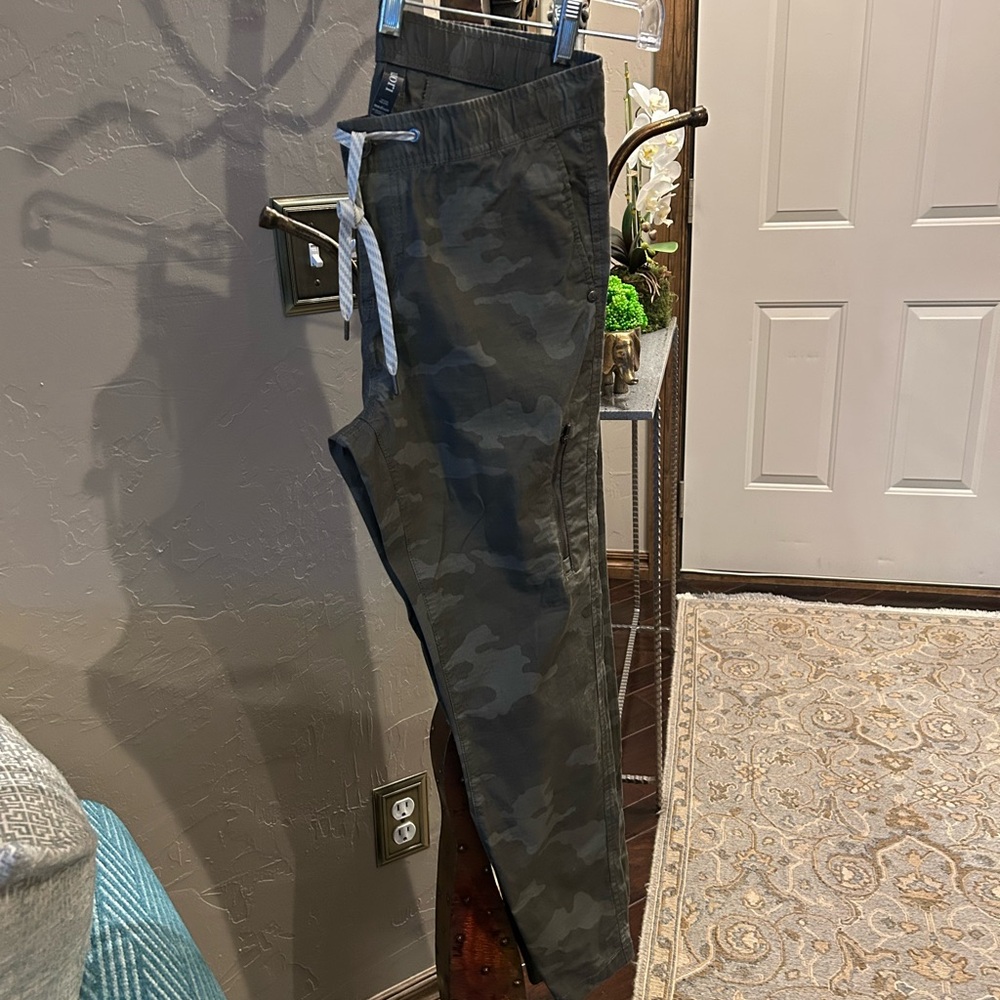 Vuori Gray Camo Pants